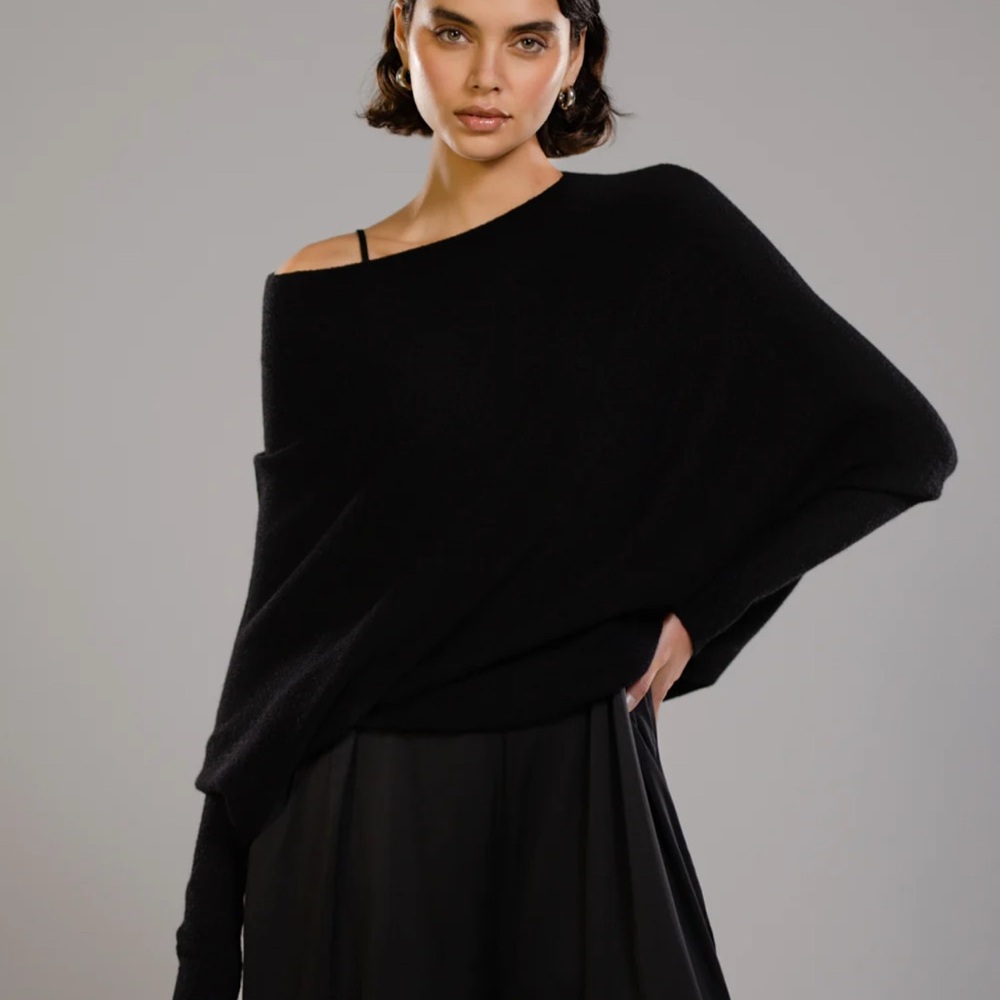 NWOT Jaki London Asymmetric Black Off-the-Shoulder Sweater with Oversized Fit
